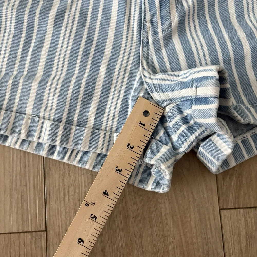 PacSun Los Angeles‎ Women's Mini Stripe Light Blue Cuffed Denim Mom Short 25